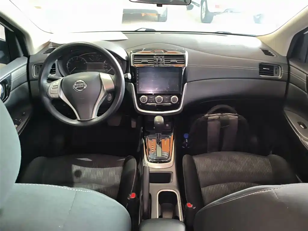 Nissan Tiida 2018 — фото 10