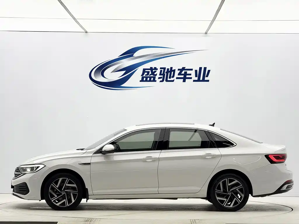 Volkswagen Sagitar 2022