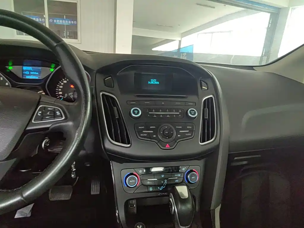 Ford Focus 2016 — фото 13