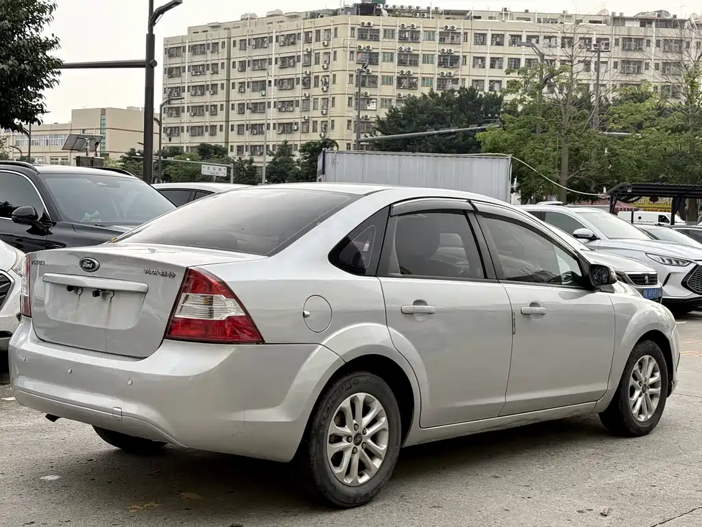Ford Focus 2014 — фото 13