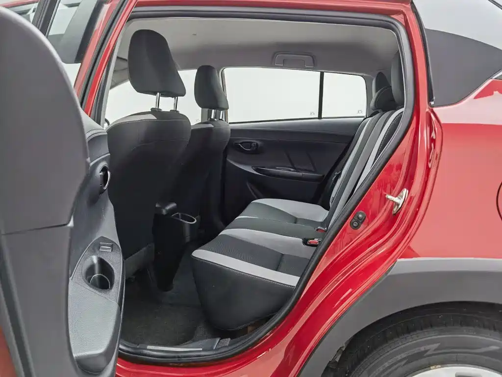 Toyota Yaris L 2022 — фото 15