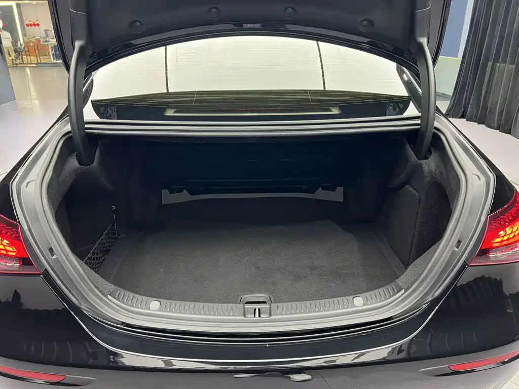 Mercedes-Benz E-Class 2021 — фото 11
