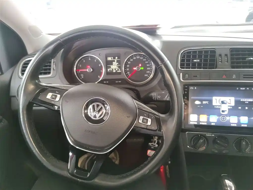 Volkswagen Polo 2018 — фото 10