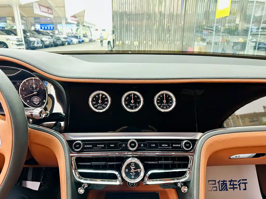 Bentley Flying Spur 2023 — фото 15