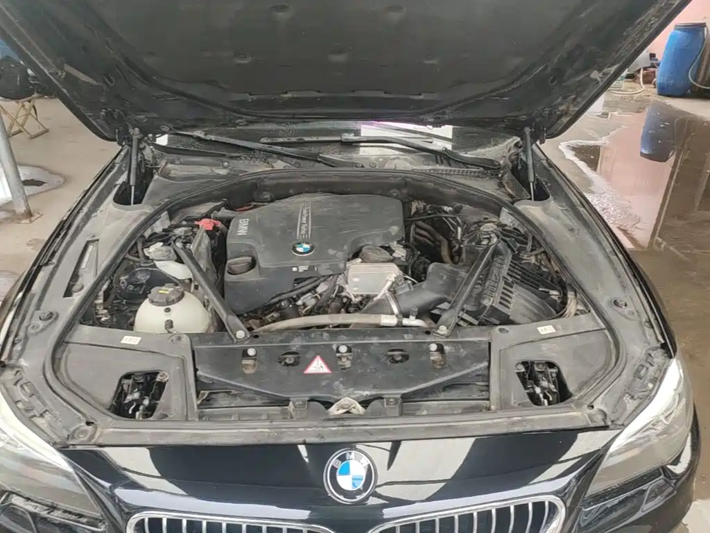 BMW 5 Series 2015 — фото 20
