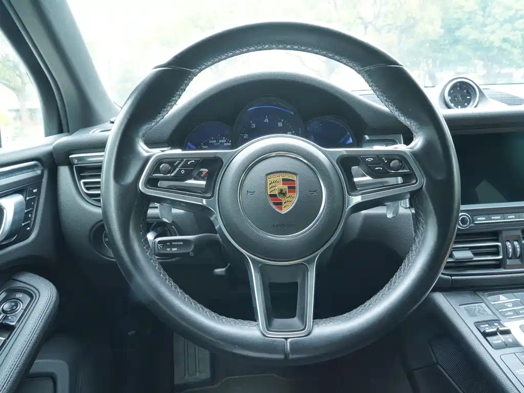 Porsche Macan 2021 — фото 16