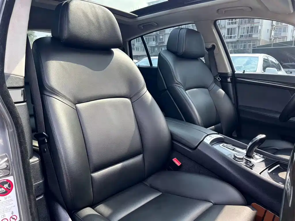 BMW 5 Series GT 2010 — фото 17