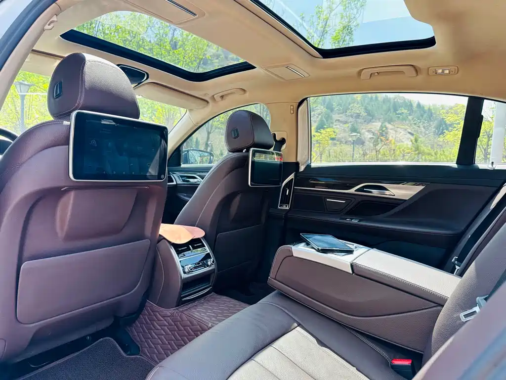 BMW 7 Series 2016 — фото 8