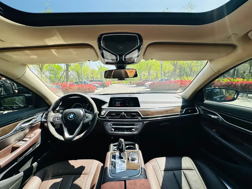 BMW 7 Series 2016 — фото 9