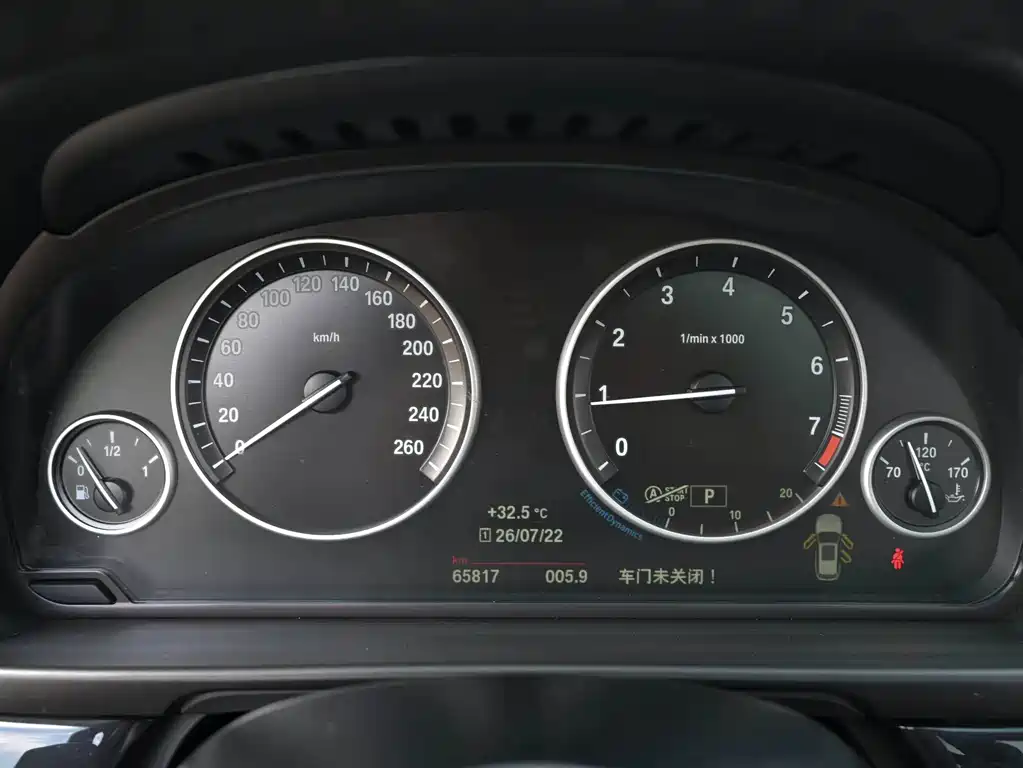 BMW 5 Series 2017 — фото 12