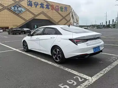 Hyundai Elantra 2022