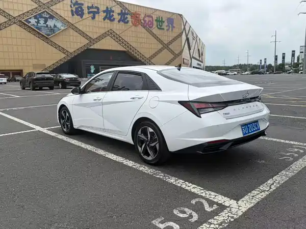 Hyundai Elantra 2022