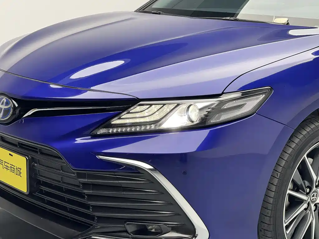 Toyota Camry 2023 — фото 12