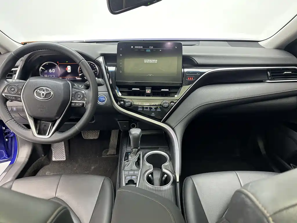 Toyota Camry 2023 — фото 24