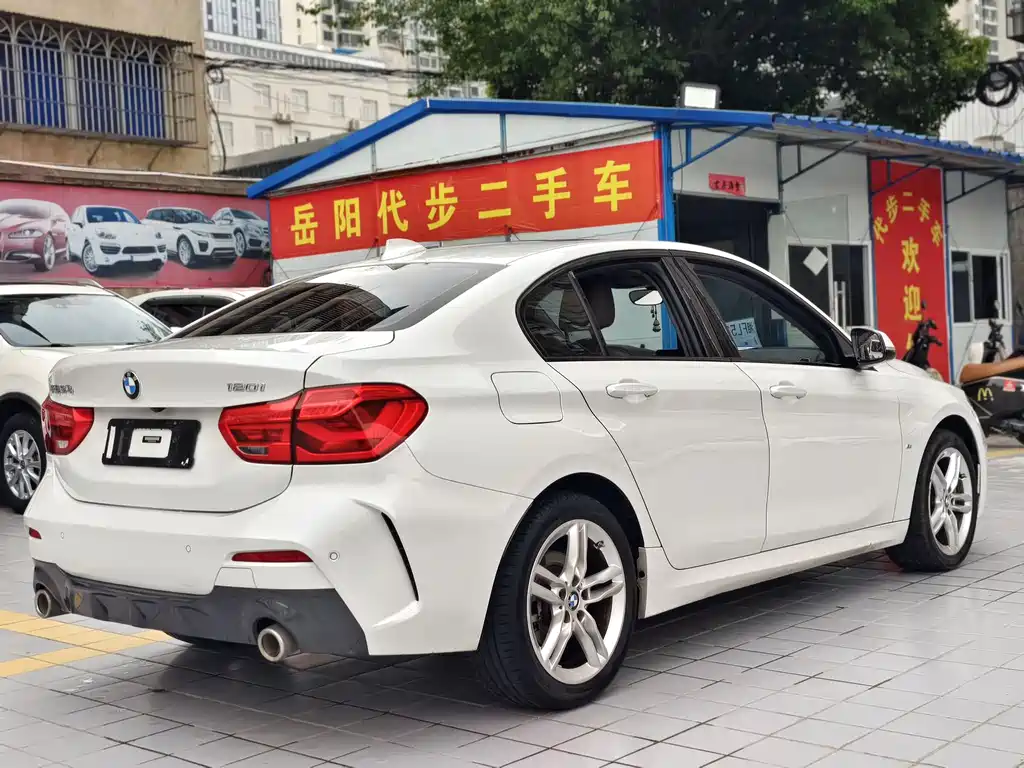 BMW 1 Series 2020 — фото 16
