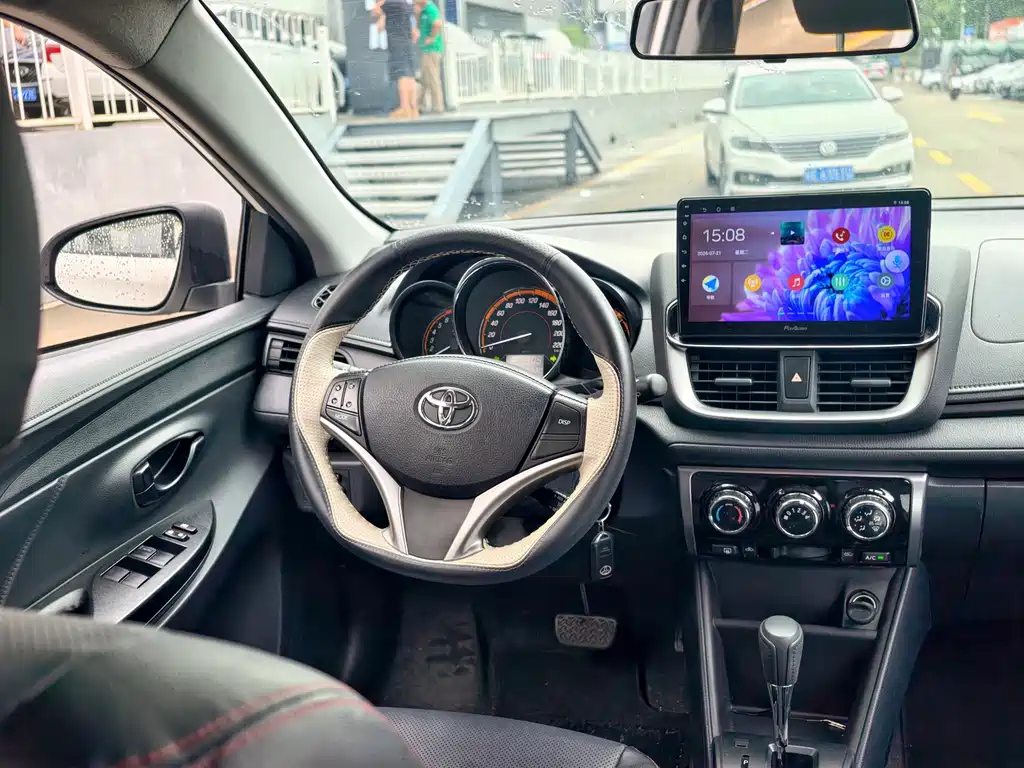 Toyota Yaris L 2022 — фото 14