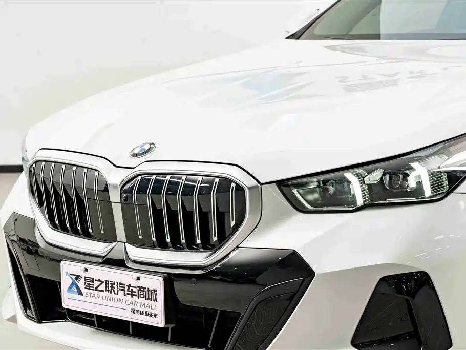 BMW 5 Series 2025 — фото 4