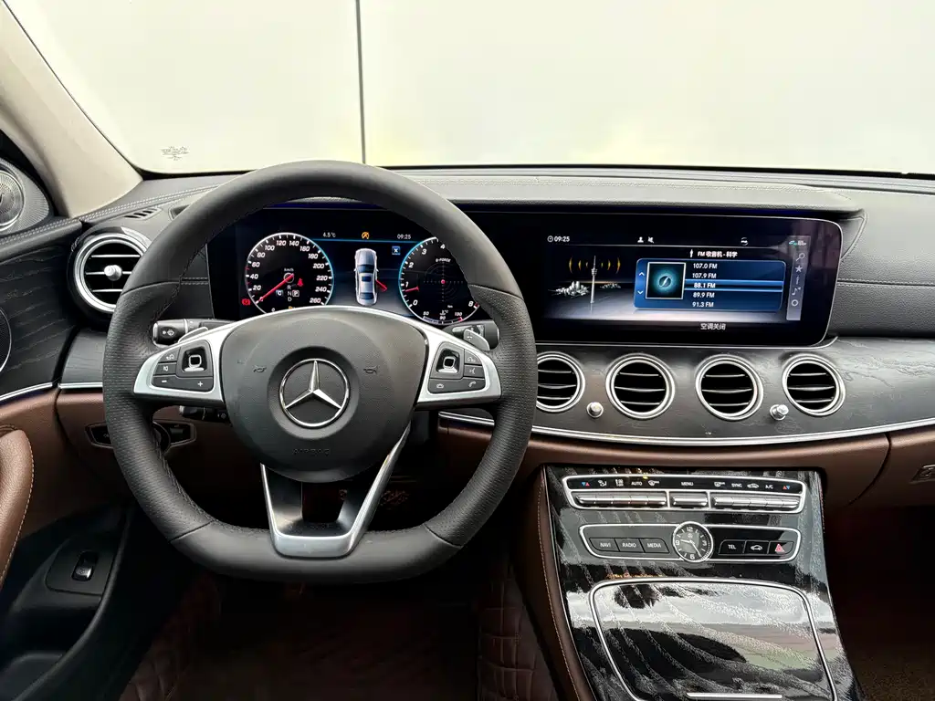 Mercedes-Benz E-Class 2018 — фото 11