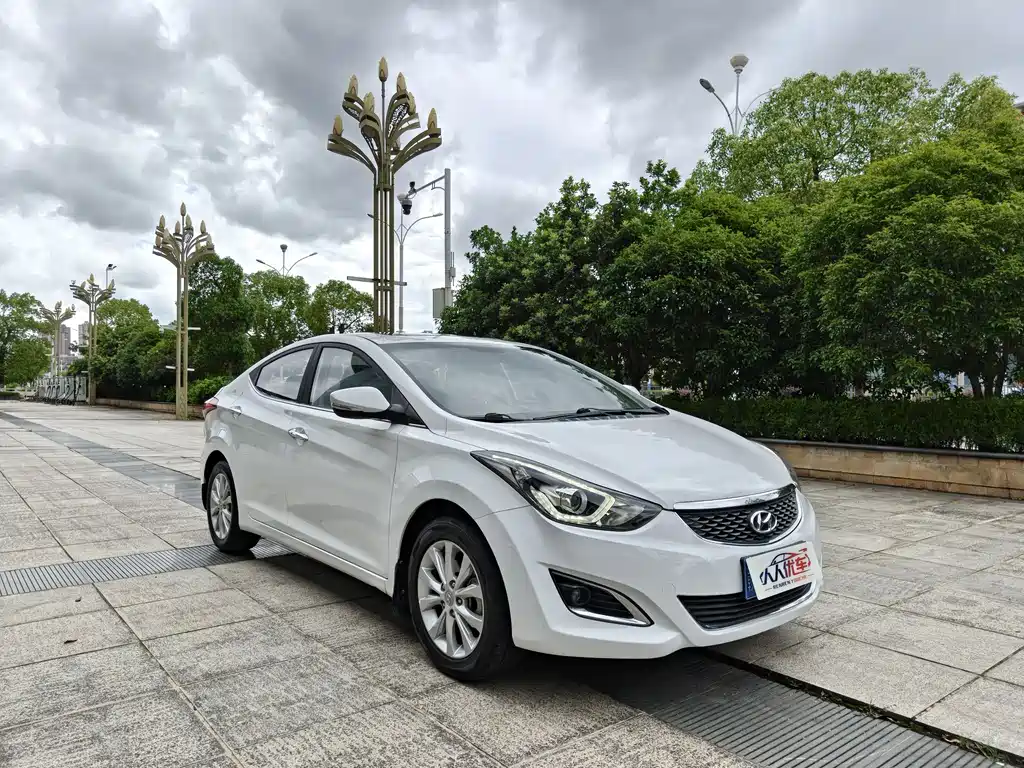 Hyundai Elantra 2016 — фото 8