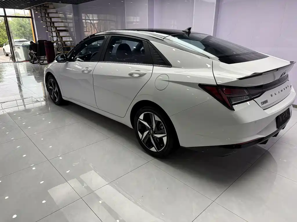 Hyundai Elantra 2021