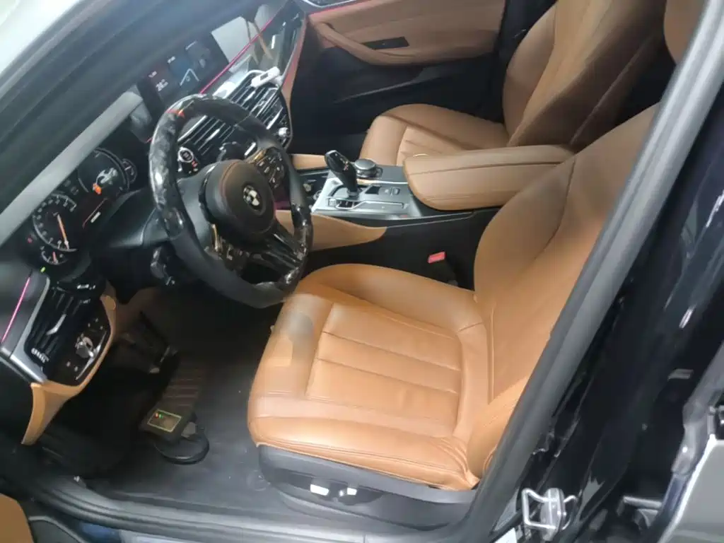 BMW 5 Series 2017 — фото 15