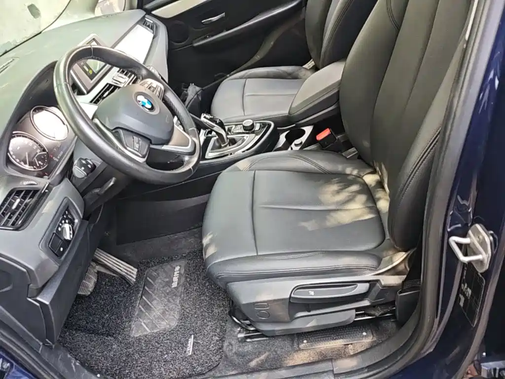 BMW 2 Series Wagon 2019 — фото 15