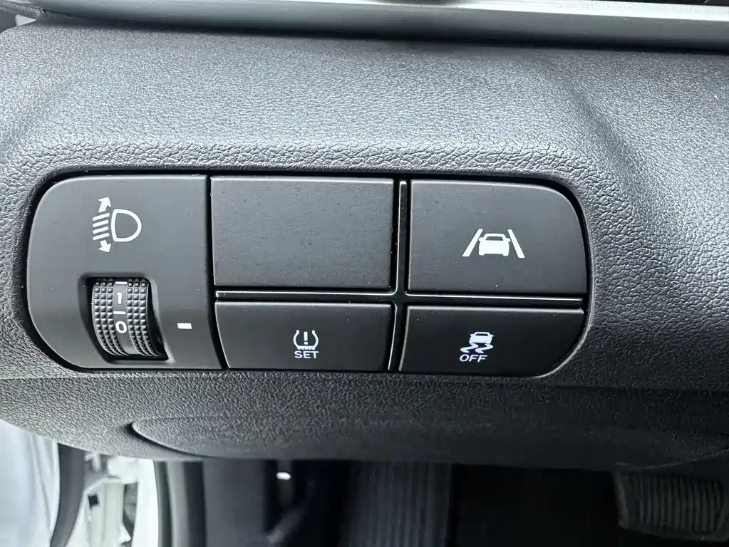 Hyundai Elantra 2023 — фото 20