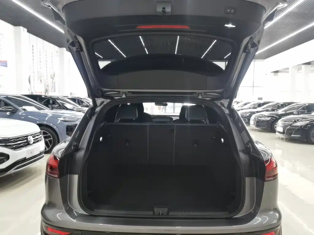 Audi Q6L e-tron 2025 — фото 19