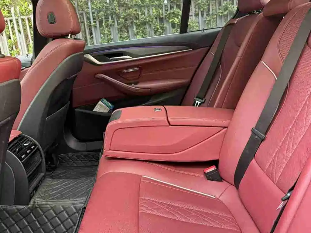 BMW 5 Series 2021 — фото 10