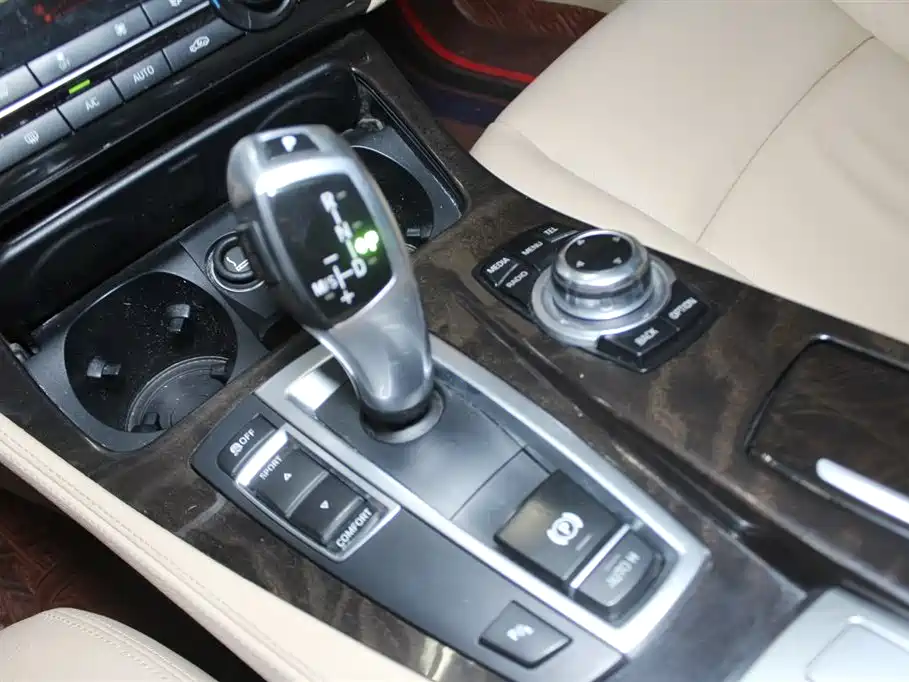 BMW 5 Series 2014 — фото 12