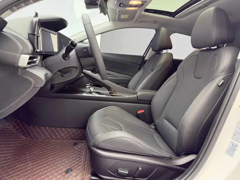 Hyundai Elantra 2022 — фото 12