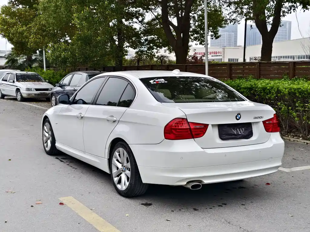BMW 3 Series 2011 — фото 5