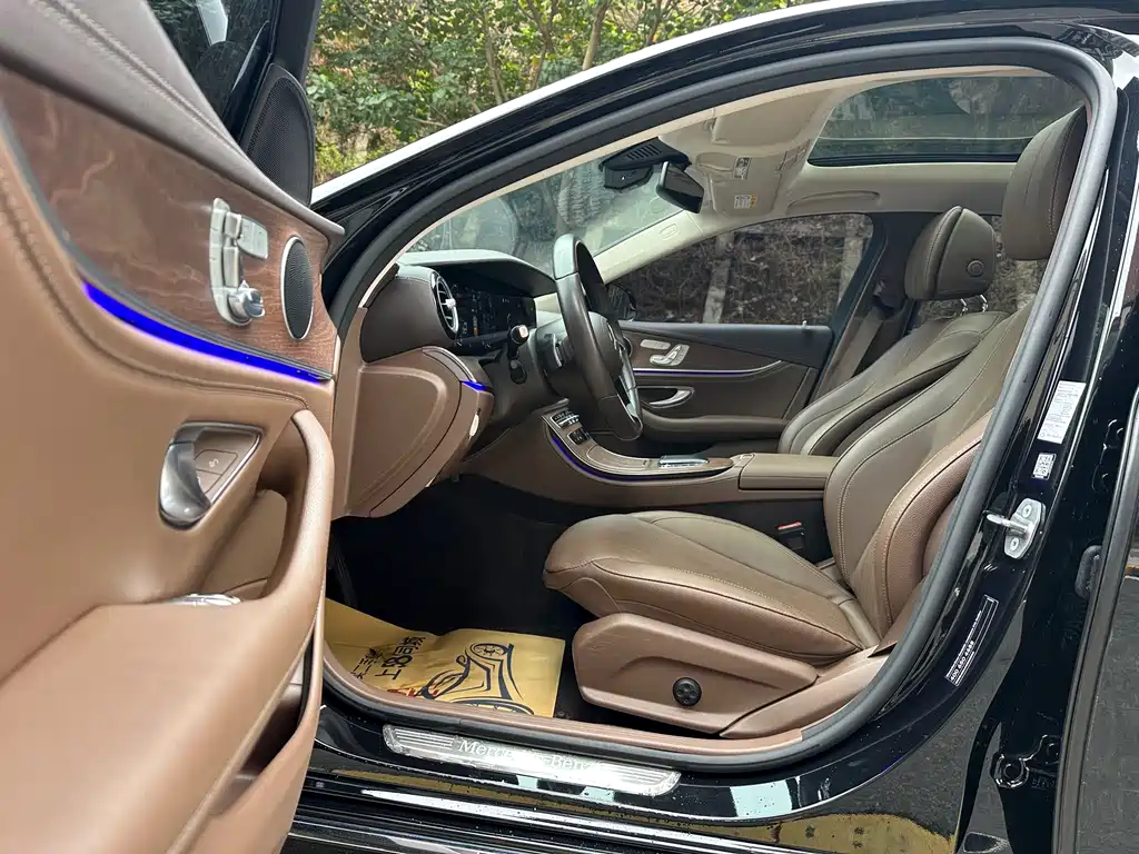 Mercedes-Benz E-Class 2023 — фото 11