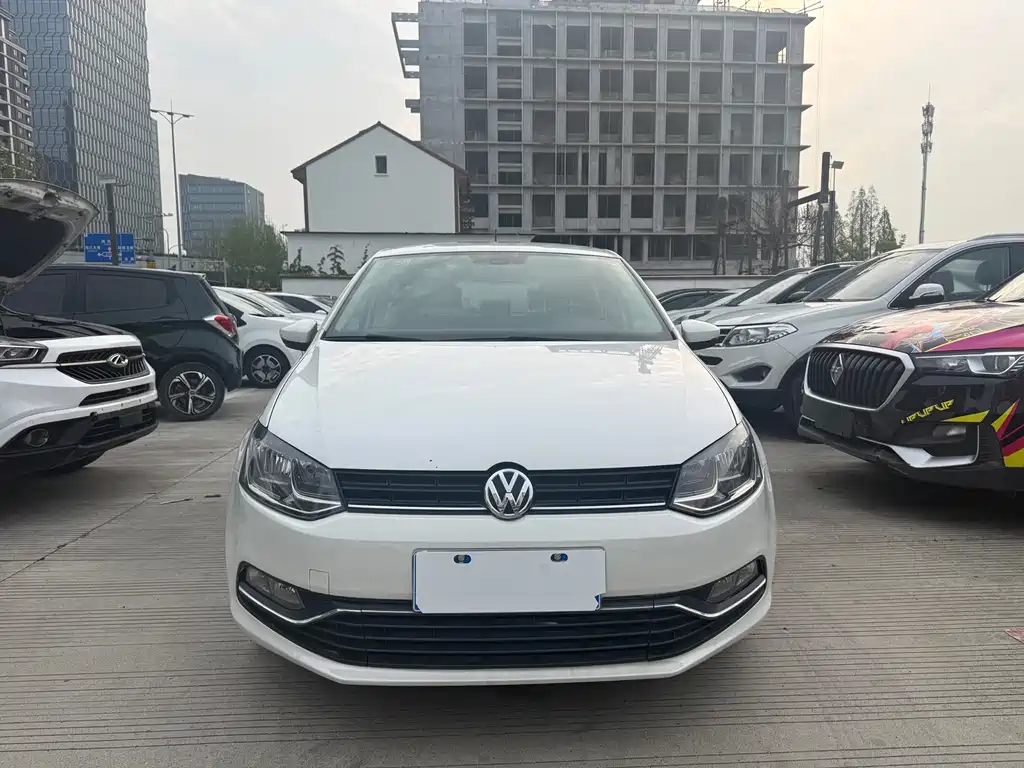 Volkswagen Polo 2015 — фото 1