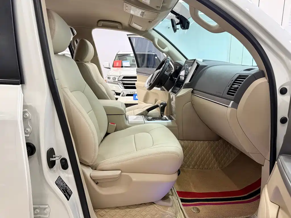 Toyota Land Cruiser 2018 — фото 10