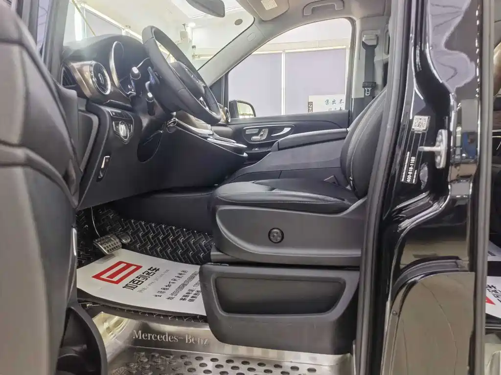 Mercedes-Benz V-Class 2024 — фото 11