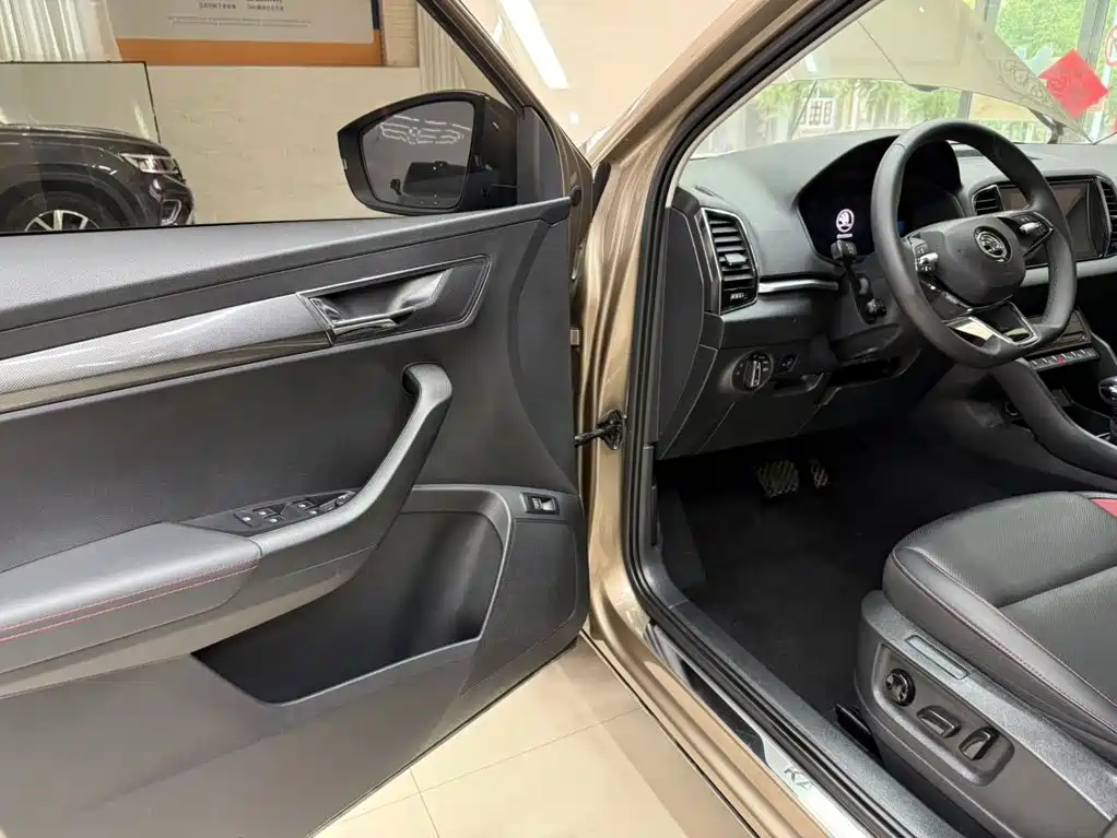 Skoda Karoq 2023 — фото 8