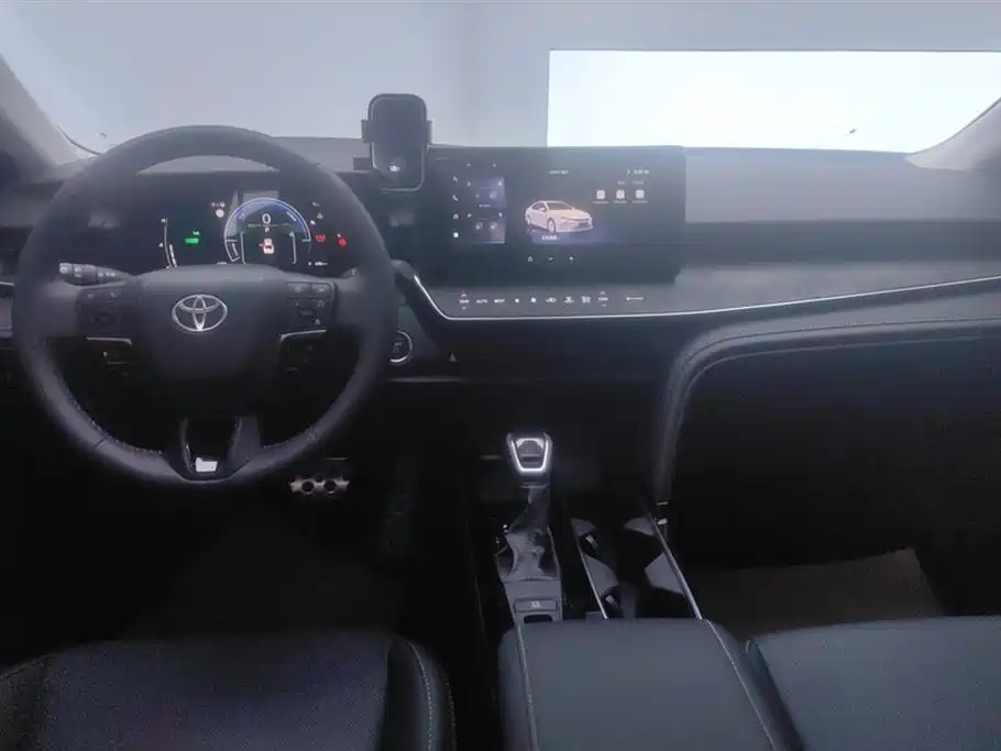 Toyota Camry 2025 — фото 12