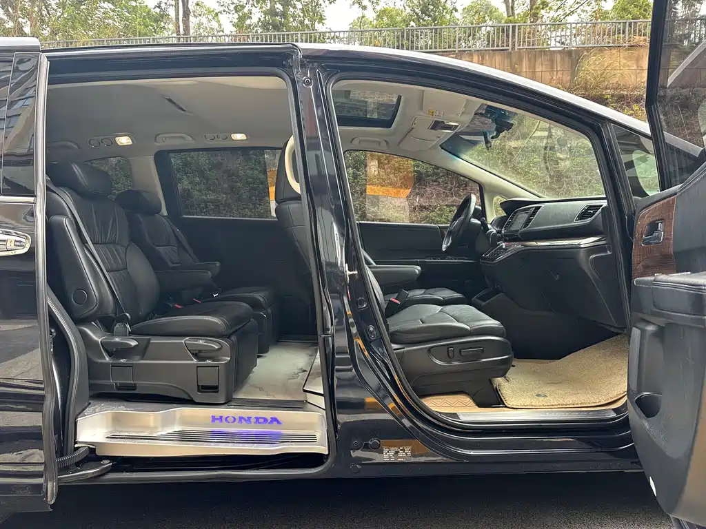 Honda Odyssey 2018 — фото 10