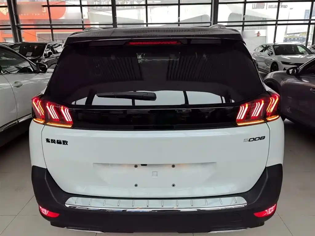 Peugeot 5008 2023 — фото 6