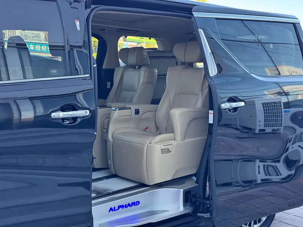 Toyota Alphard 2021 — фото 9