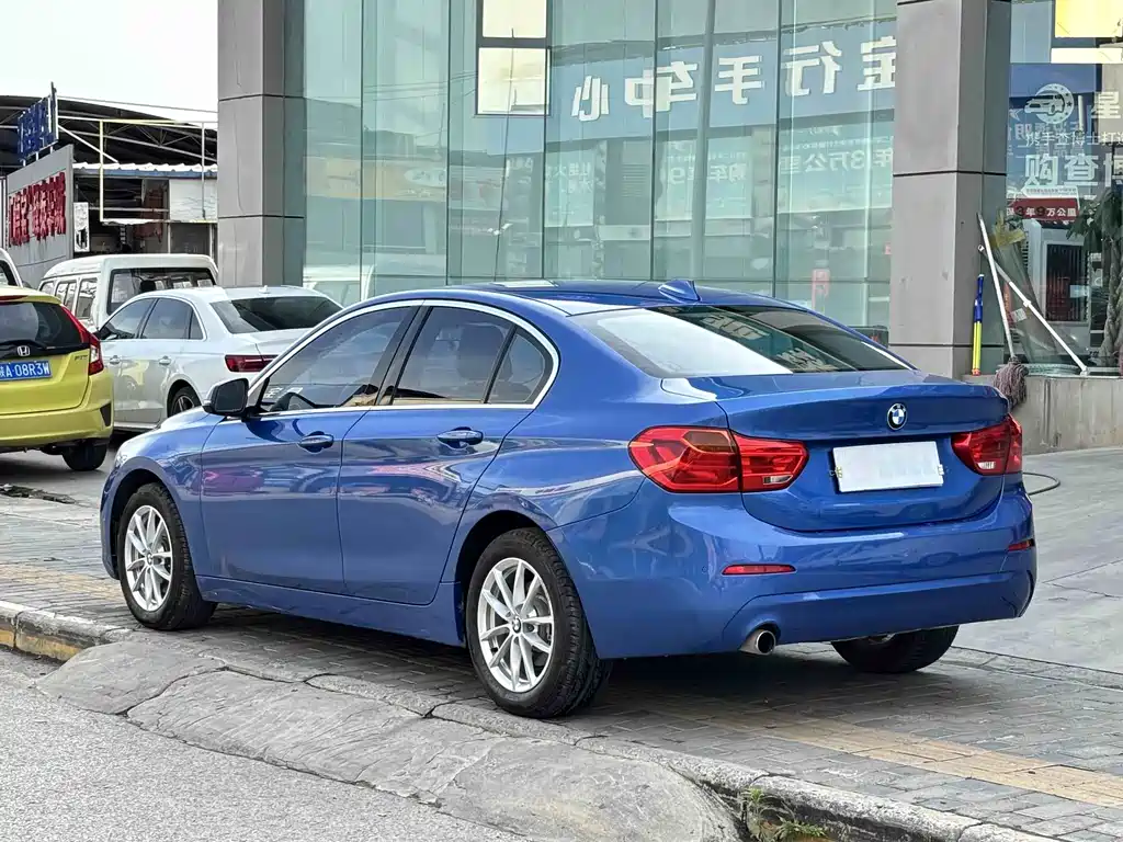 BMW 1 Series 2018 — фото 14