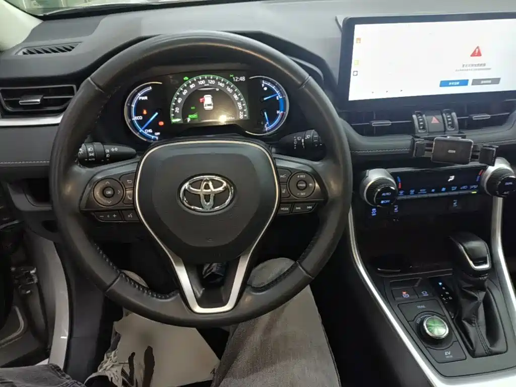 Toyota RAV4 2020 — фото 11