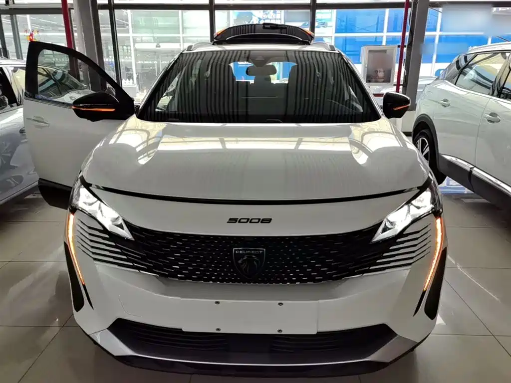 Peugeot 5008 2023 — фото 3