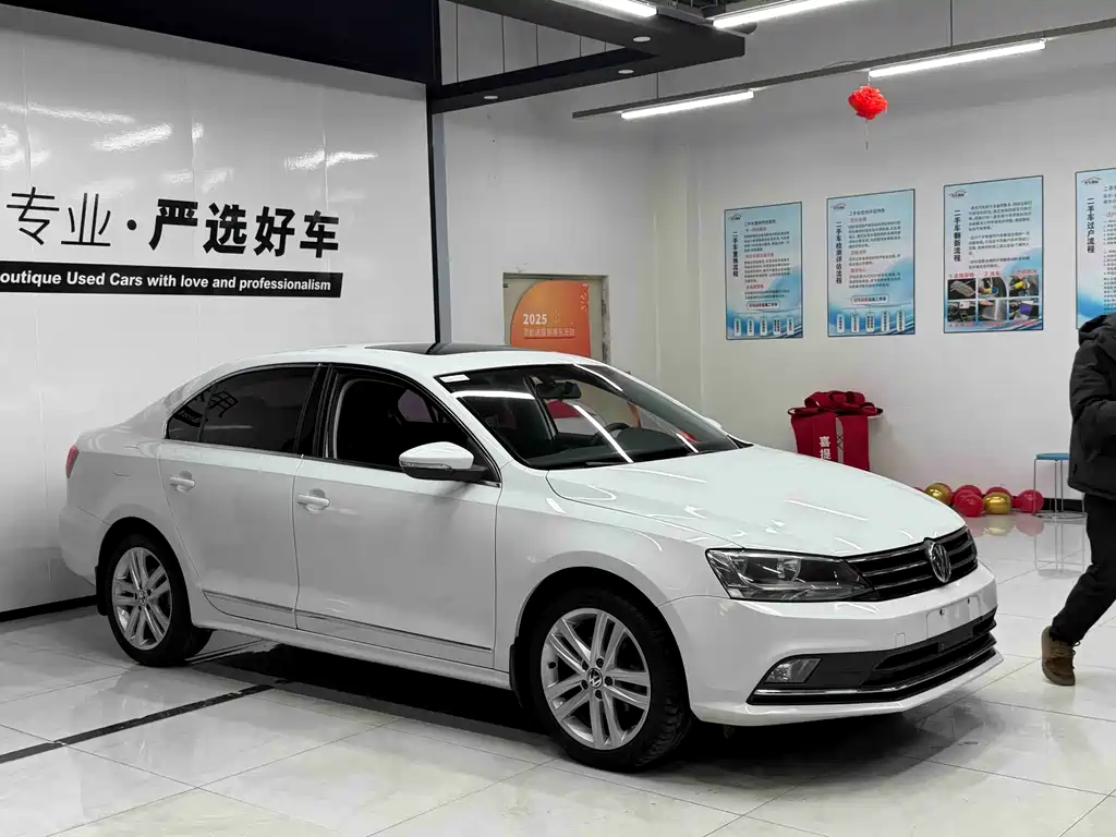 Volkswagen Sagitar 2016