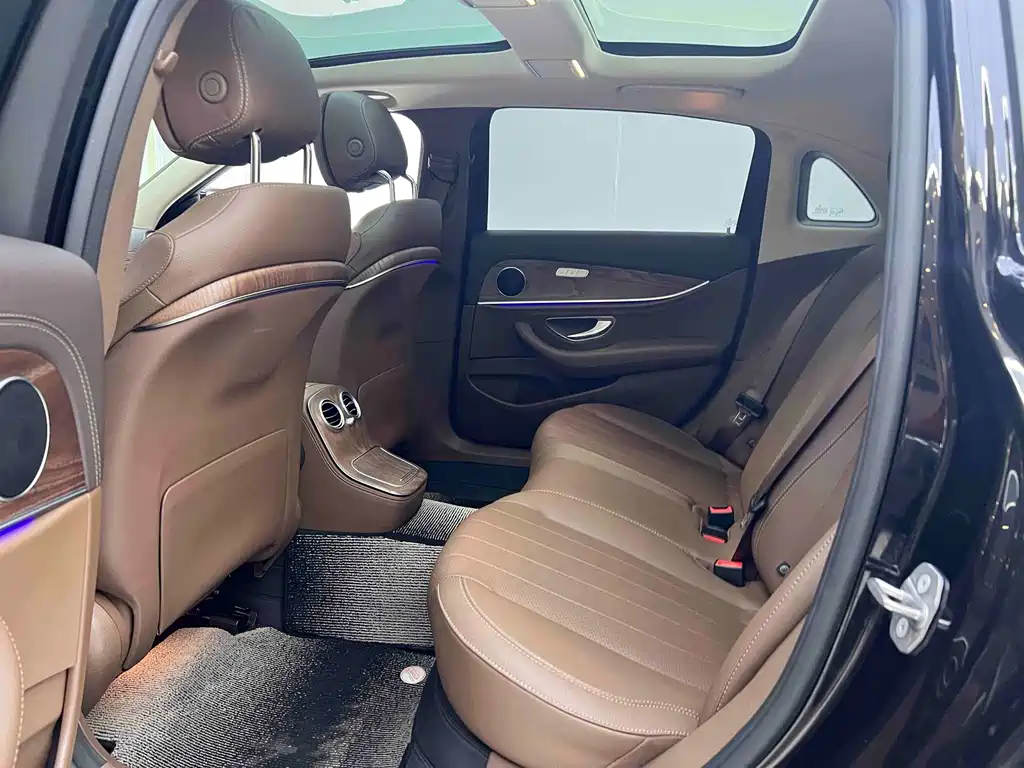 Mercedes-Benz E-Class 2023 — фото 15