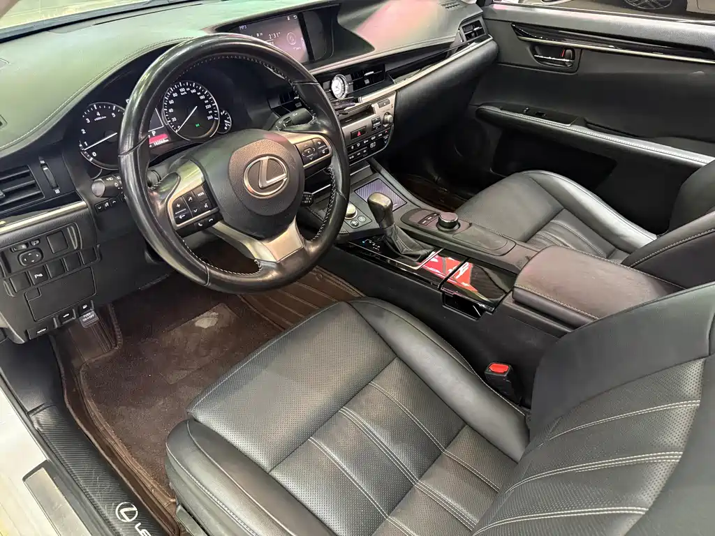 Lexus ES 2017 — фото 14