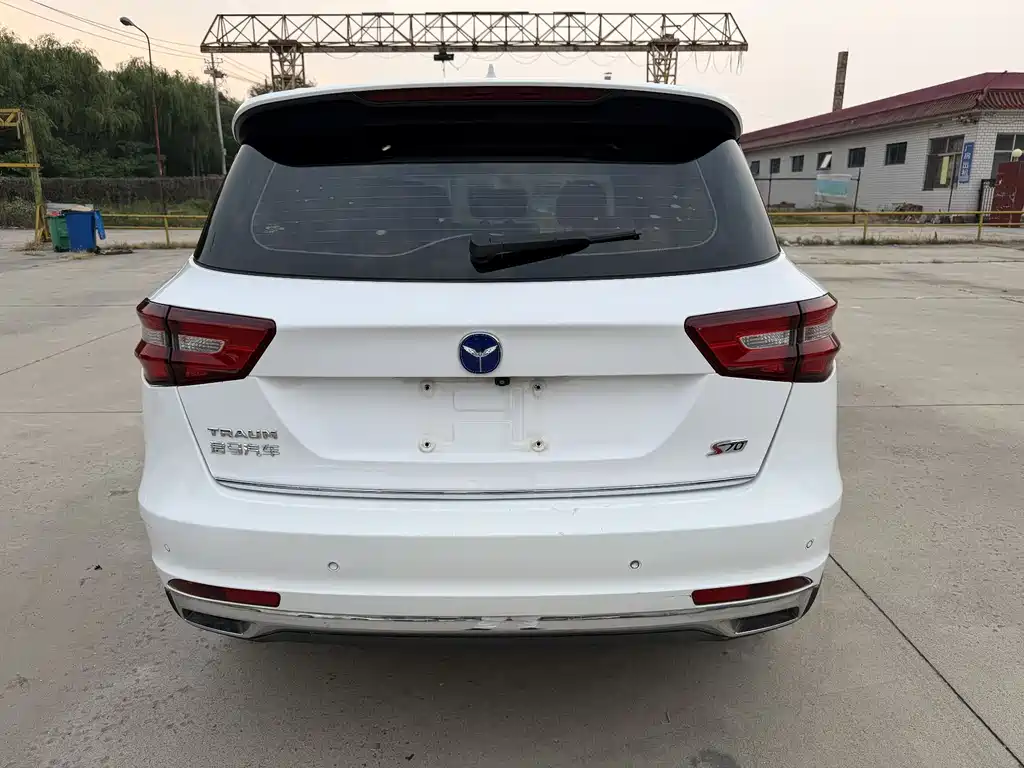 TRAUM S70 2019
