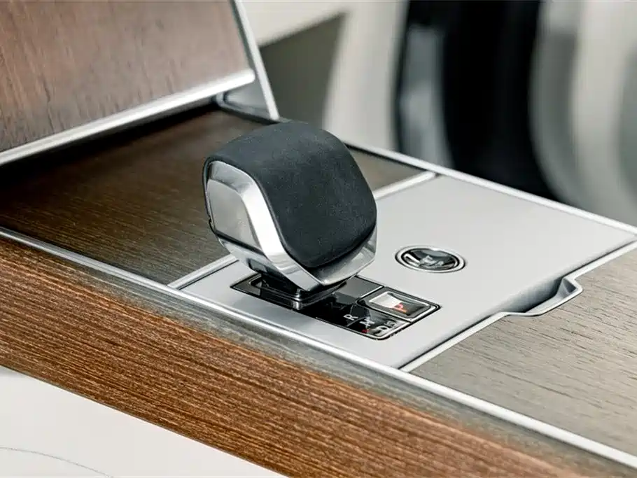 Land Rover Range Rover 2025 — фото 16