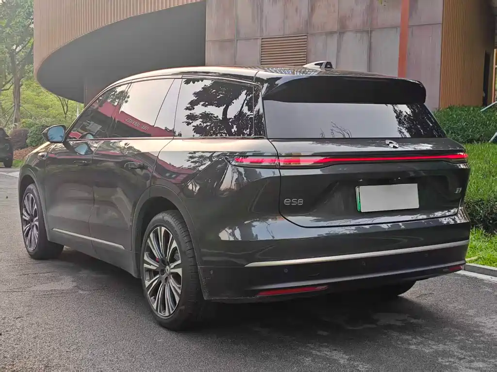 NIO ES8 2024